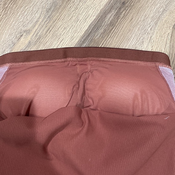 🦊 Brown Padded Athletic Crop Top  🦊 - Picture 3 of 4